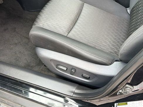 Used 2018 Nissan Rogue SV image 18