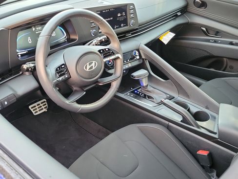 Certified 2025 Hyundai Elantra Sport w/ Cargo Package image 5