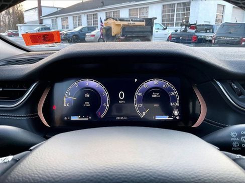 Used 2023 Jeep Grand Cherokee Laredo AWD/4WD image 15