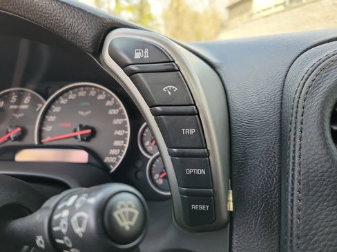 Used 2005 Chevrolet Corvette Convertible w/ Preferred Equipment Group image 11