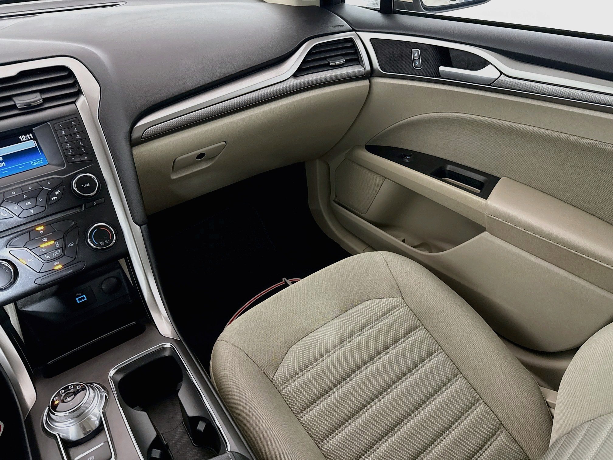 Used 2018 Ford Fusion SE FWD image 31