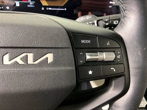 Certified 2026 Kia Sportage EX FWD image 11