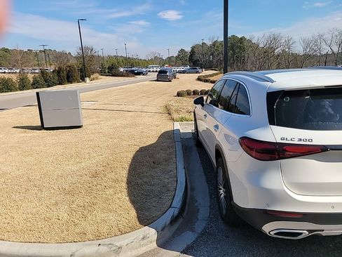 Used 2025 Mercedes-Benz GLC 300 GLC 300 image 7