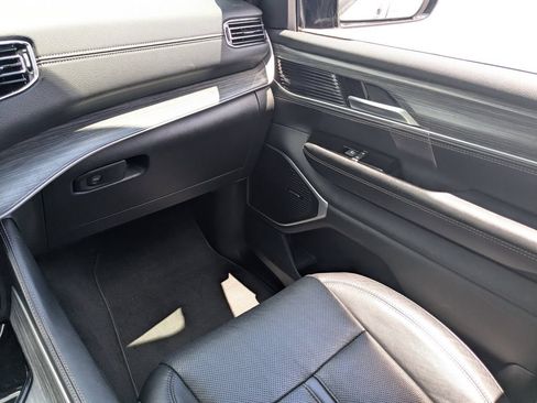 Used 2024 Jeep Wagoneer Series II AWD/4WD image 17