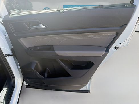 Used 2023 Volkswagen Atlas SEL R-Line image 31