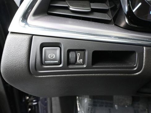 Used 2017 Cadillac XT5 Luxury image 36