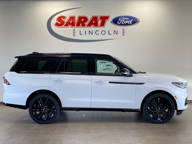 New 2027 Lincoln Navigator Black Label AWD/4WD image 1