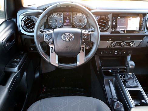 Used 2019 Toyota Tacoma TRD Sport w/ Technology Package image 20