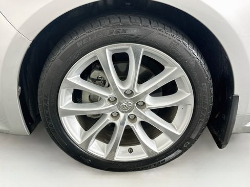 Used 2013 Toyota Avalon Limited w/ Technology Pkg FWD image 11