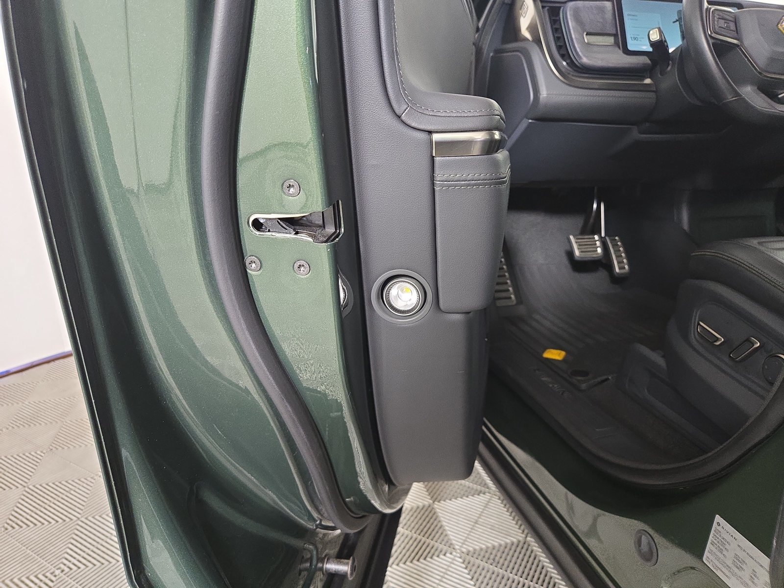 Used 2022 Rivian R1T Adventure AWD/4WD image 30