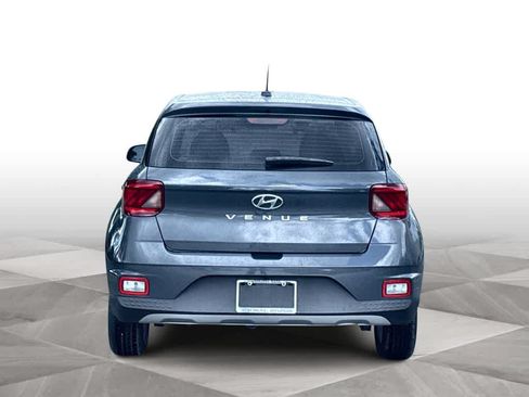 Used 2025 Hyundai Venue SE FWD image 7