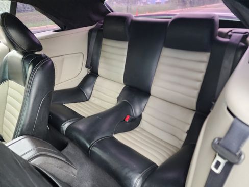 Used 2010 Ford Mustang Convertible RWD image 18