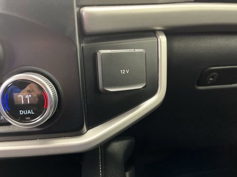 Used 2023 Ford Expedition XLT image 27