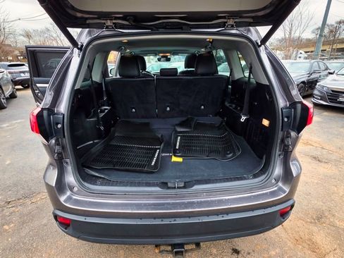 Used 2019 Toyota Highlander XLE image 60