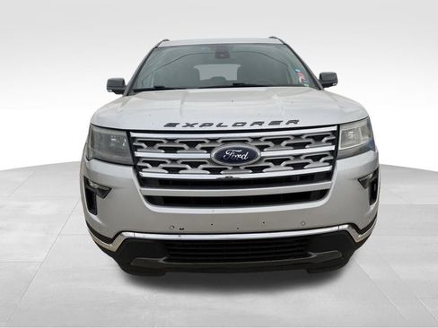 Used 2019 Ford Explorer XLT w/ Equipment Group 202A image 4