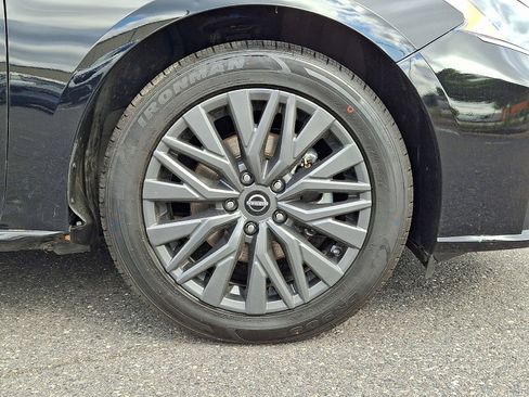 Used 2024 Nissan Altima 2.5 SV FWD image 8
