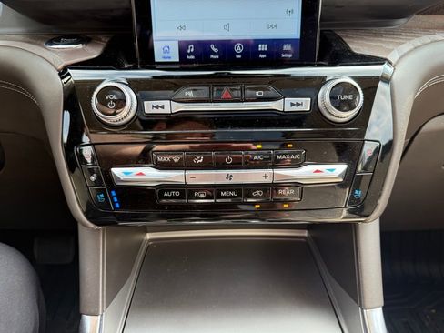 Used 2022 Ford Explorer Platinum w/ Equipment Group 601A image 16