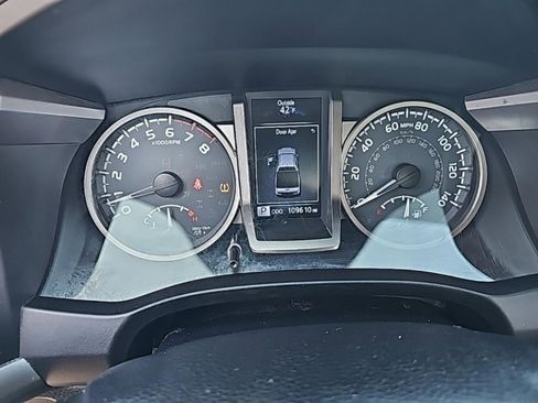 Used 2019 Toyota Tacoma SR5 image 24