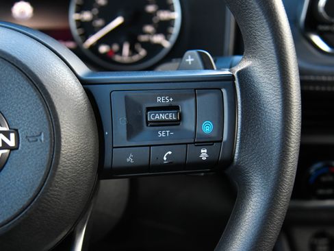 Used 2024 Nissan Rogue SV image 29