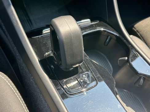 Certified 2023 Volvo XC40 Recharge Ultimate image 14