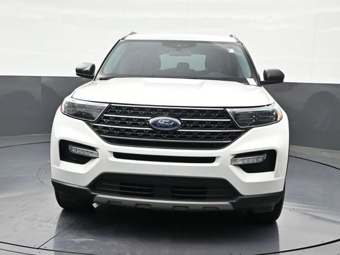 Used 2022 Ford Explorer XLT w/ Equipment Group 202A image 9