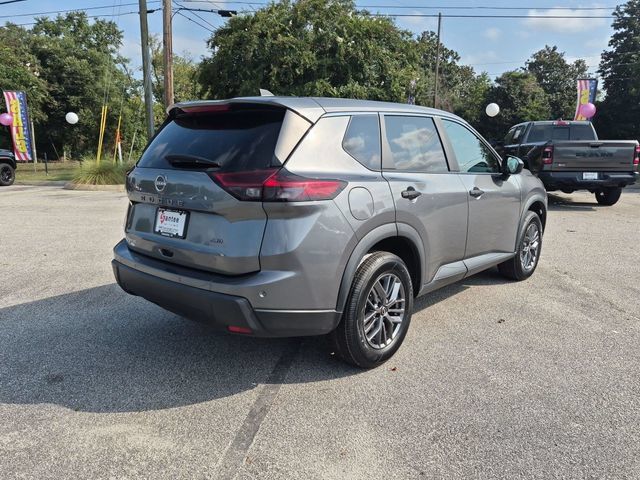 Used 2024 Nissan Rogue S AWD/4WD image 3