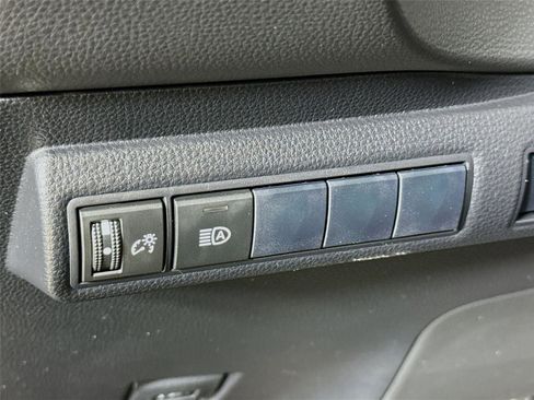 Used 2020 Toyota Corolla SE image 11