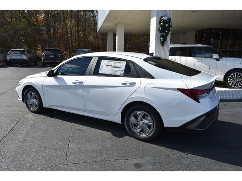 New 2026 Hyundai Elantra SE image 2