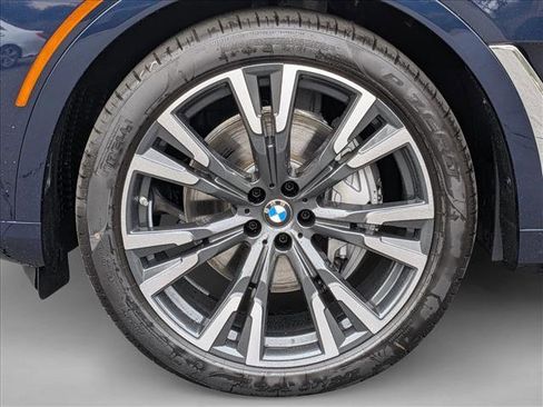 New 2026 BMW X7 xDrive40i w/ Premium Package image 10