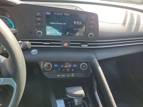 Certified 2025 Hyundai Elantra Blue image 10