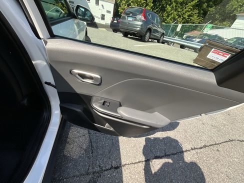 Used 2025 Kia K4 LXS image 27