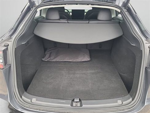 Used 2024 Tesla Model Y Performance image 10