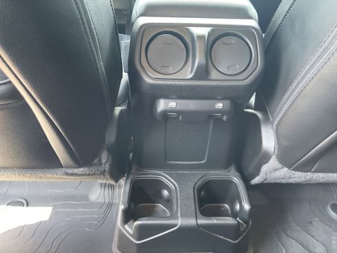 Used 2023 Jeep Gladiator Sport AWD/4WD image 39