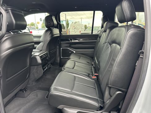 Used 2022 Jeep Wagoneer Series II image 12