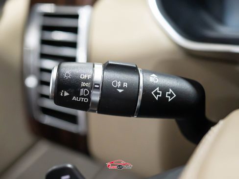 Used 2017 Land Rover Range Rover HSE image 30