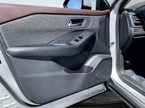 Used 2023 Nissan Rogue SV image 22