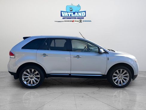 Used 2012 Lincoln MKX AWD image 4