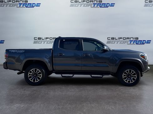 Used 2021 Toyota Tacoma TRD Sport w/ TRD Premium Sport Package AWD/4WD image 4