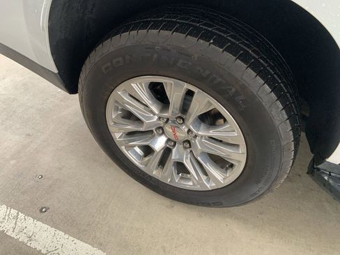 Certified 2025 GMC Yukon Denali image 14