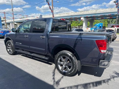 Used 2015 Nissan Titan SV w/ SV Value Truck Package AWD/4WD image 6
