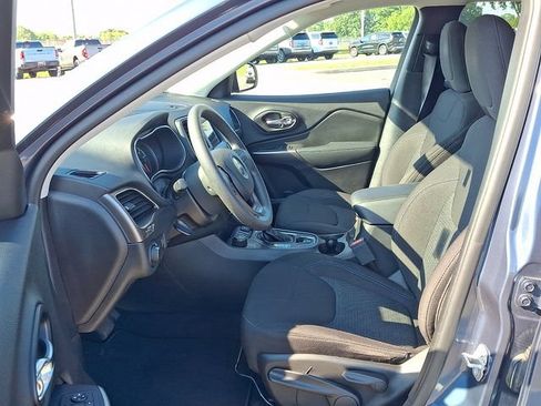 Used 2020 Jeep Cherokee Latitude AWD/4WD image 9