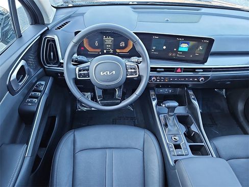Certified 2025 Kia Sorento EX w/ Panoramic Sunroof Package image 11