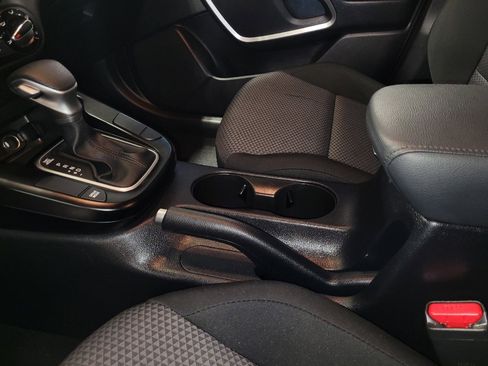 Used 2025 Kia Soul LX w/ LX Technology Package FWD image 26