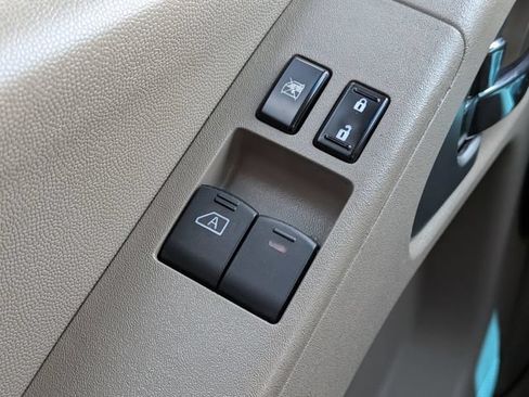 Used 2012 Nissan Frontier SV w/ SV Premium Utility Pkg RWD image 24