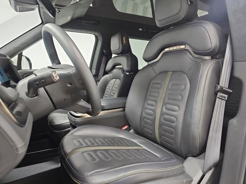 Used 2025 Rivian R1S Adventure image 20