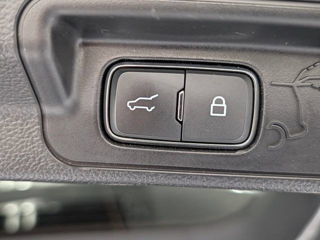 Used 2023 Ford Explorer Limited w/ Equipment Group 301A AWD/4WD image 36