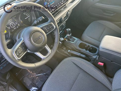 Used 2025 Jeep Wrangler Unlimited Sahara w/ Safety Group image 11