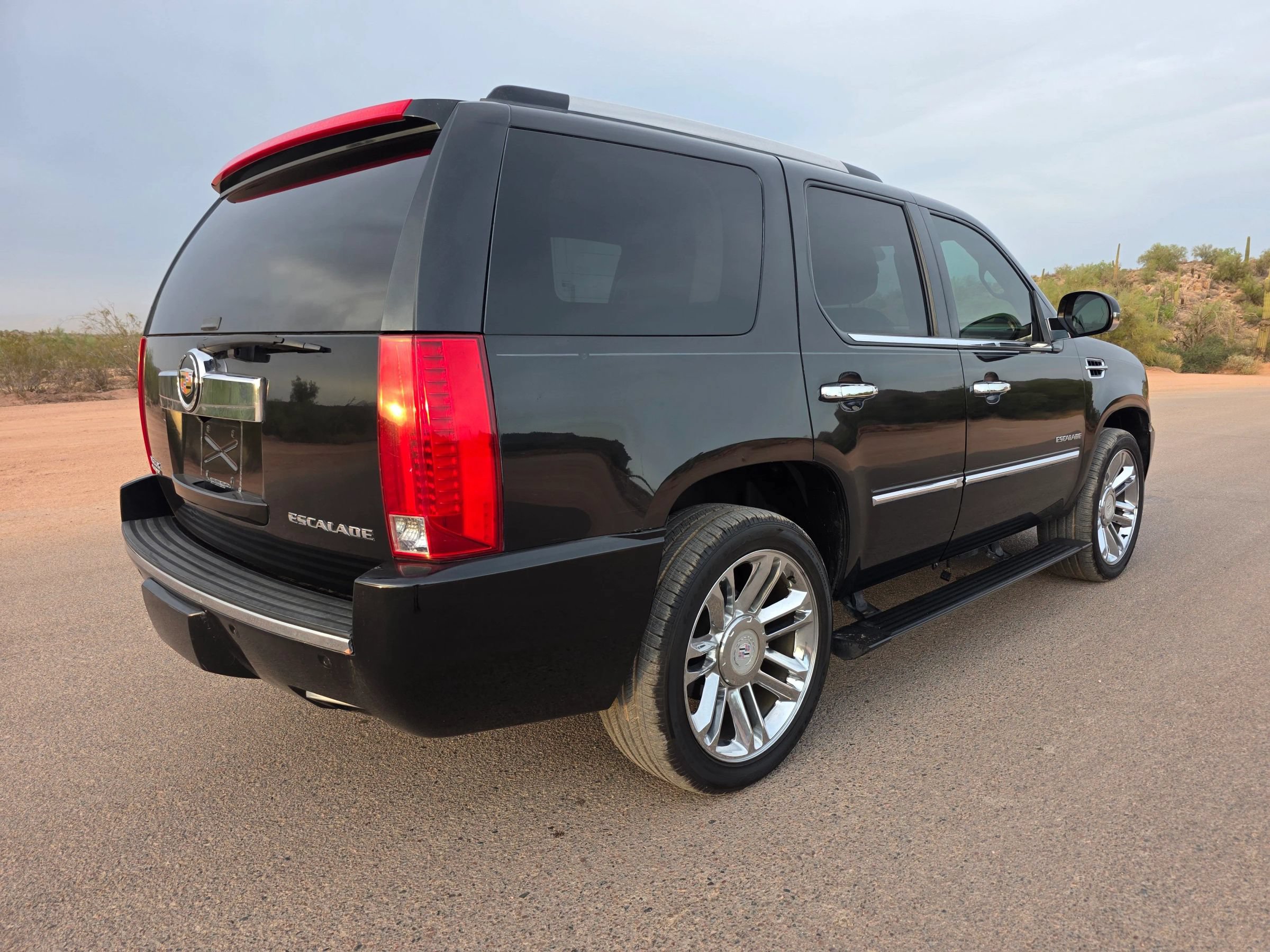 Used 2013 Cadillac Escalade Platinum AWD/4WD image 5