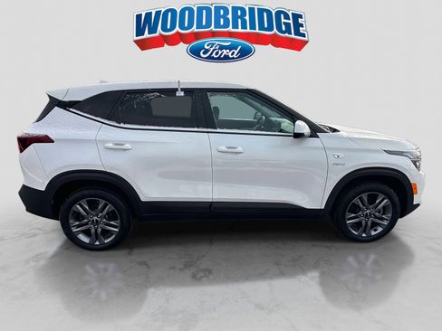 Used 2022 Kia Seltos LX image 3