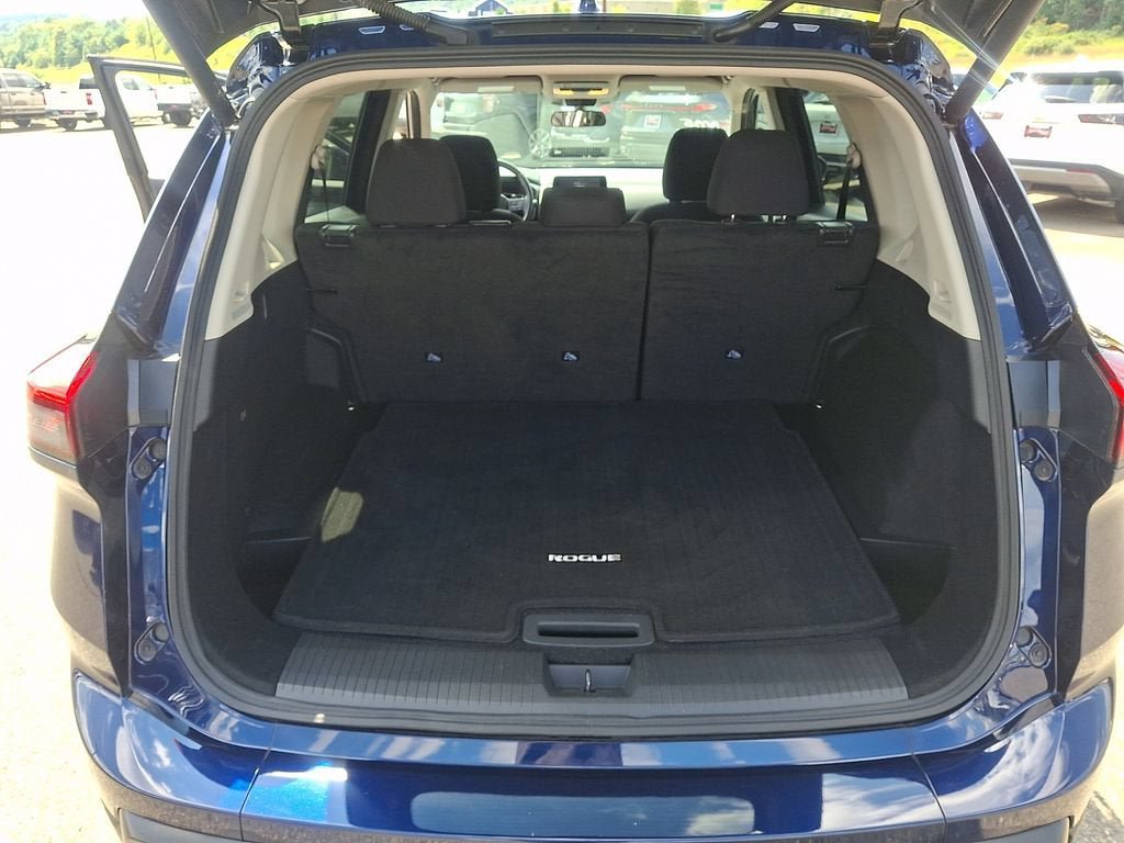 Used 2025 Nissan Rogue SV AWD/4WD image 29
